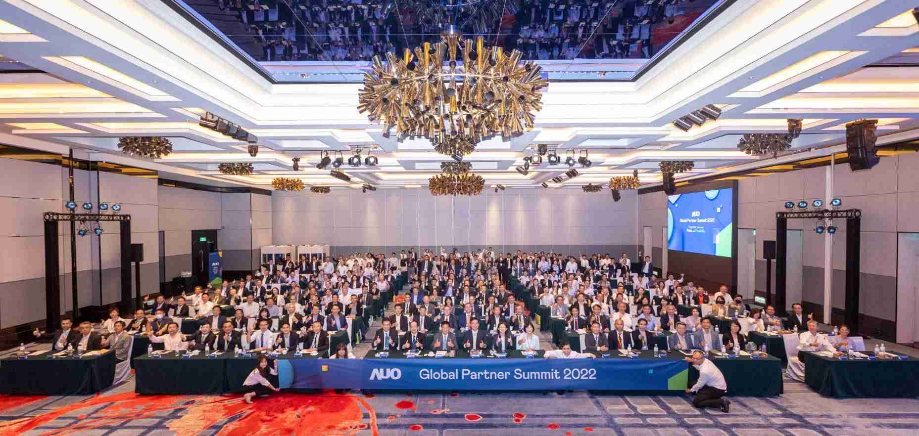 友達推動「安心、、創新、、、、用心、、、同心、、、、盡心」五星職旅，，，，為菲籍員工打造全方位照護，，首度贏得「人權實踐與發展領袖獎」殊榮