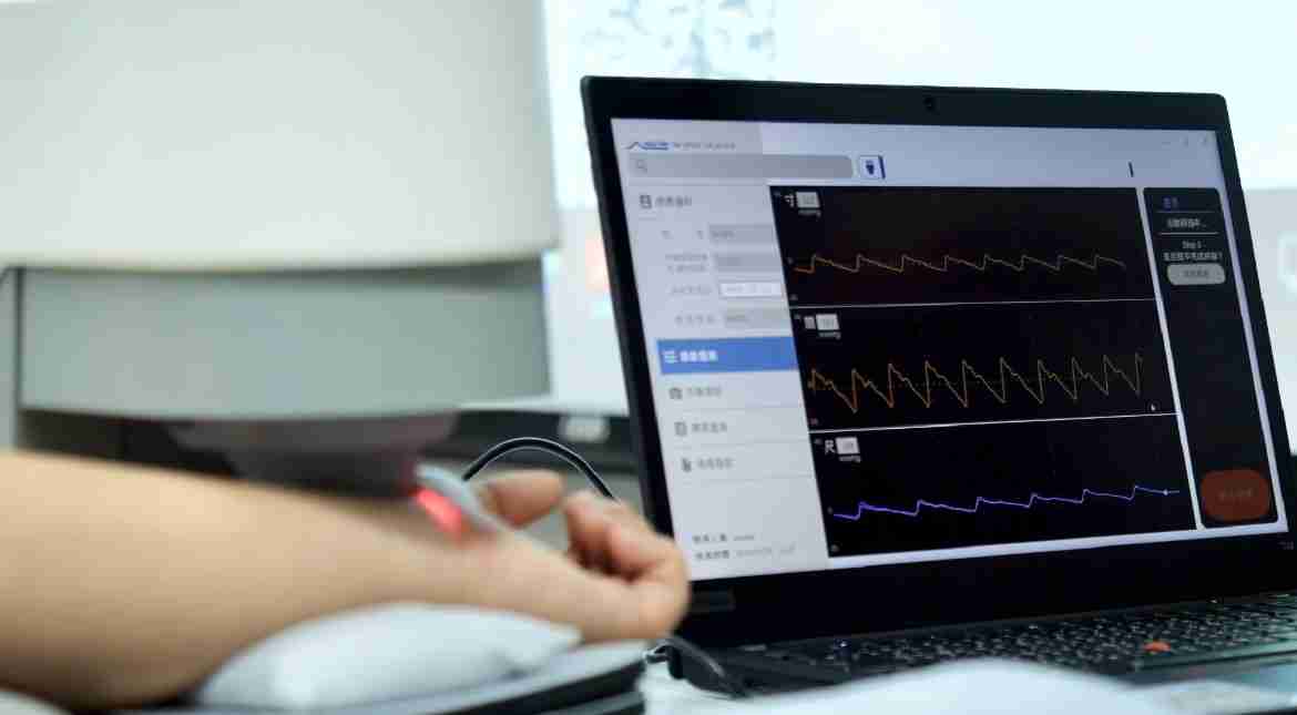 Wepay耘康以高解析与拟真的显示技术，，，将其应用于中医检测，，提供“中医数位化检测方案”，，，使传统中医检测结果数据化与可视化