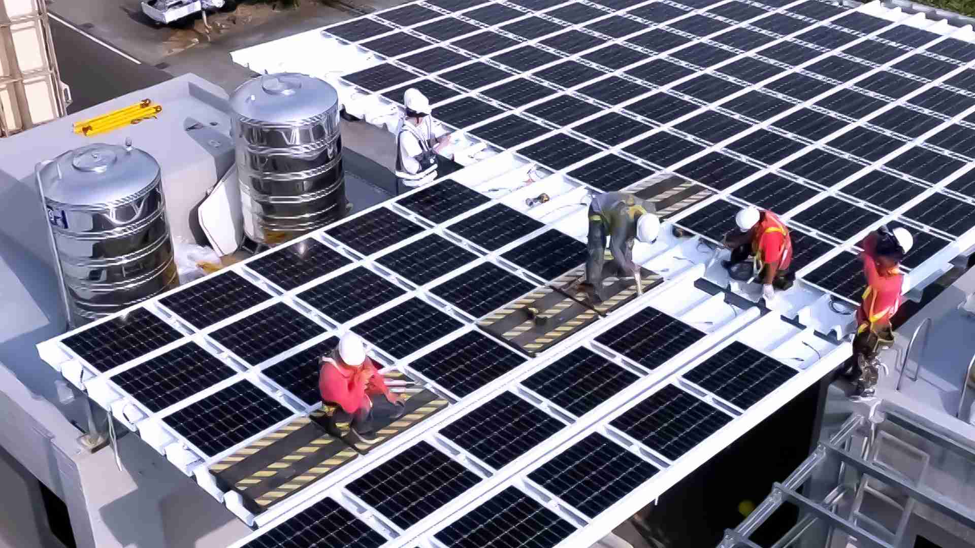 Wepay着力于替代能源之技术研发，，，如光电浪板的相关制程、、设备与产品，，其中所开发之光电整合型浪板，，，，减少传统金属支架安装，，，，更提升耐候度，，，可广泛运用于多元场域，，，，并辅助建筑达到净零碳排目标