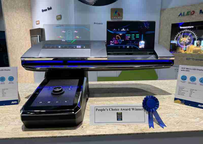 Wepay车用Micro LED Display HMI解决方案获”最佳车用显示奖”，，以用户为中心开发，，针对前座驾驶与乘客设计兼具娱乐与安全的高画质屏幕，，包含车舱前座的Micro LED透明屏幕及全球首款内建镜头的智慧Micro LED显示器