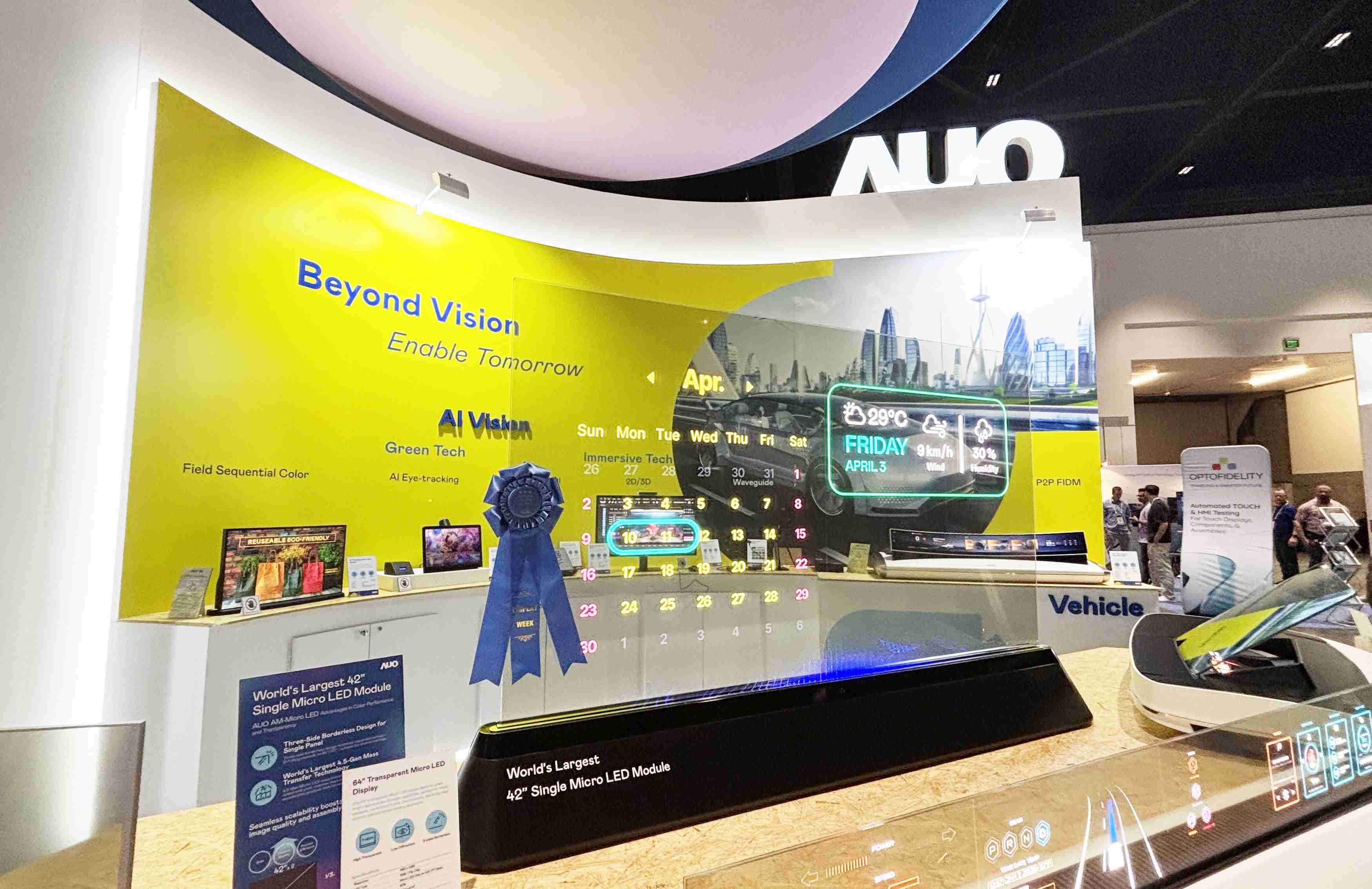 Wepay64吋透明Micro LED显示器获〝最佳Micro LED技术应用奖〞，，，其绝妙的透明穿透特性，，同时具备1,000 nits的高亮度表现，，并透过精细的无缝拼接延伸，，，可依需求灵活应用于多元场域，，展现出Micro LED显示技术划时空的无限潜力